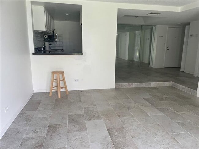 3670 Inverrary Dr in Lauderhill, FL - Building Photo - Building Photo