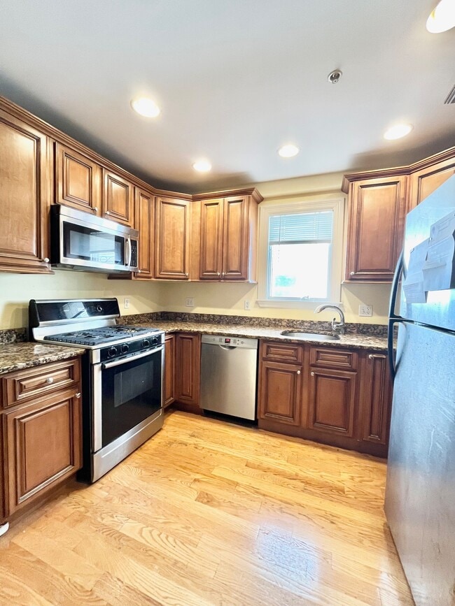 164 Boylston St, Unit 1