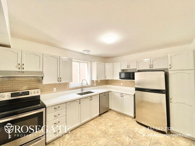 18 Bush Clover Crescent in Kitchener, ON - Building Photo - Building Photo