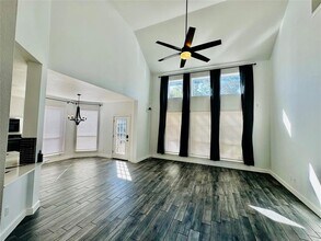 901 Bethpage Dr in Hutto, TX - Building Photo - Building Photo