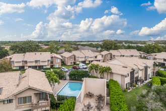 Lakewood Village Condos in Coral Springs, FL - Building Photo - Building Photo