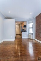 BARROW ST., Unit 3D in New York, NY - Building Photo