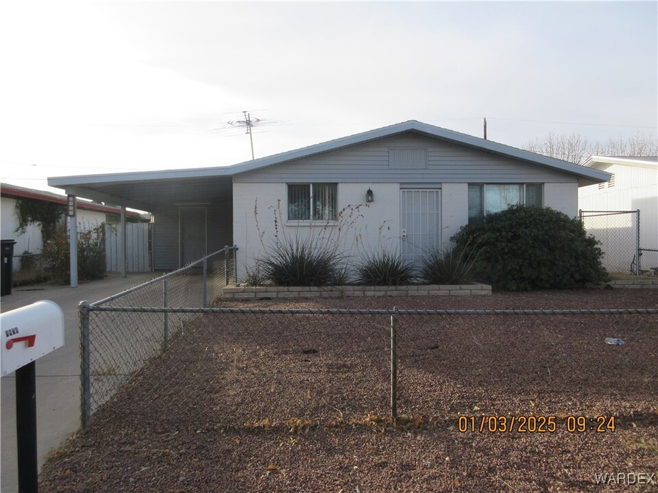 1974 Miami Ave in Kingman, AZ - Building Photo