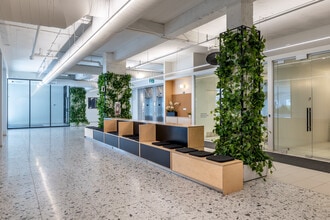 Appartements Dorchester in Montréal, QC - Building Photo - Interior Photo