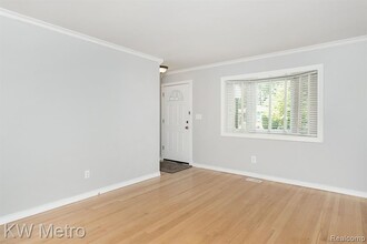 357 Massoit St in Clawson, MI - Building Photo - Building Photo