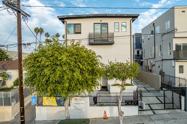 1110 S Mariposa Ave in Los Angeles, CA - Building Photo - Building Photo