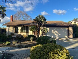 705 Carlisle Way in Sunnyvale, CA - Building Photo