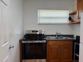 536 NW 45th St in Fort Lauderdale, FL - Building Photo - Building Photo