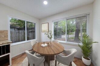 10 Glorybower Ct in Spring, TX - Building Photo - Building Photo