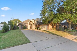 1813 Oakwood Dr E in Pearland, TX - Building Photo