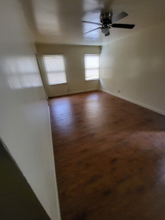 1351 S Cochran Ave in Los Angeles, CA - Building Photo - Building Photo