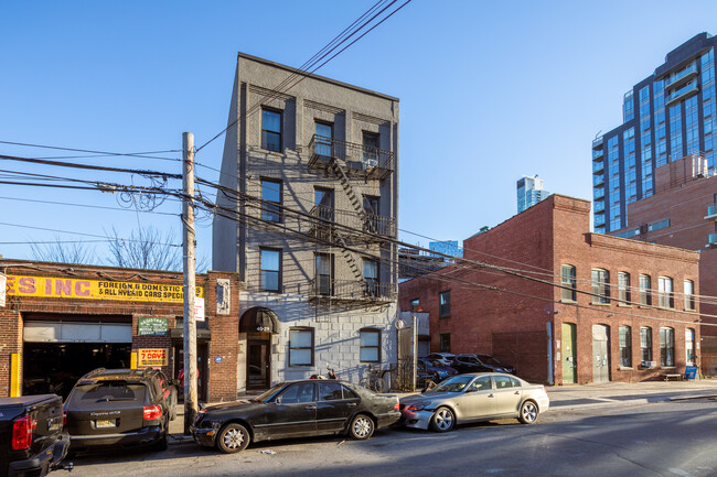 4029 23rd St in Long Island City, NY - Building Photo - Building Photo