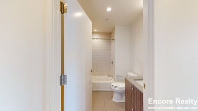 345 Harrison Ave in Boston, MA - Foto de edificio - Building Photo