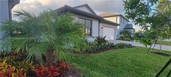 property at 2941 Hibiscus Ave