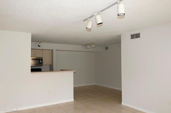 655 SW 111th Way in Pembroke Pines, FL - Building Photo - Building Photo