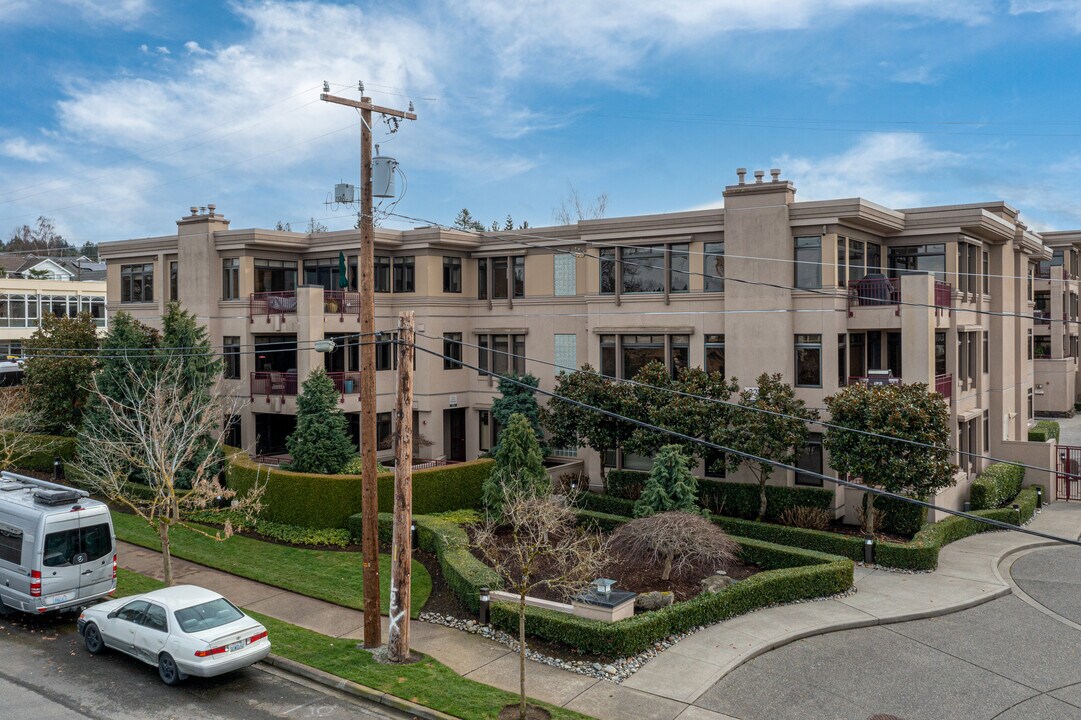 Shumway Condominiums in Kirkland, WA - Building Photo