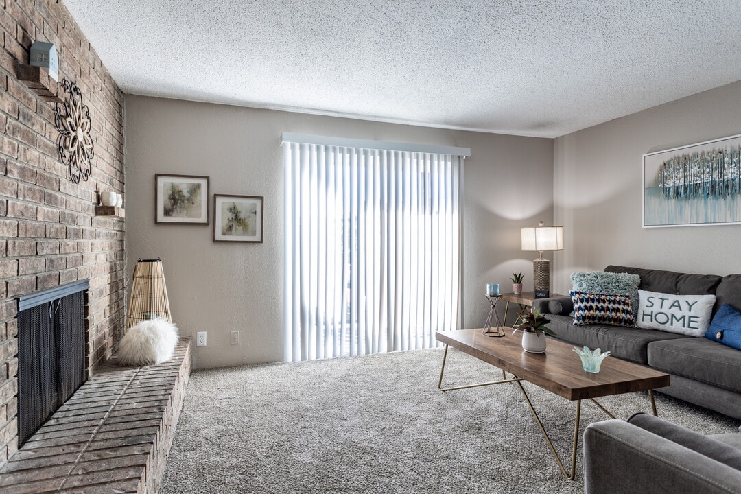 Brickstone at Woodlawn LLC in Wichita, KS - Foto de edificio