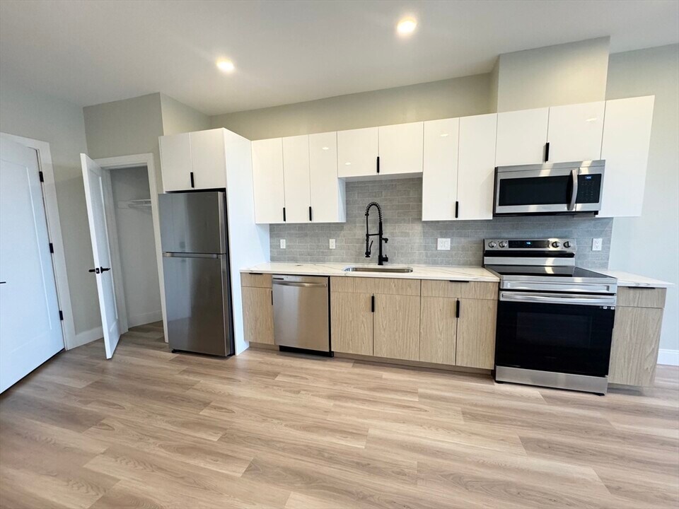 1710 Dorchester Ave, Unit 403R in Boston, MA - Building Photo