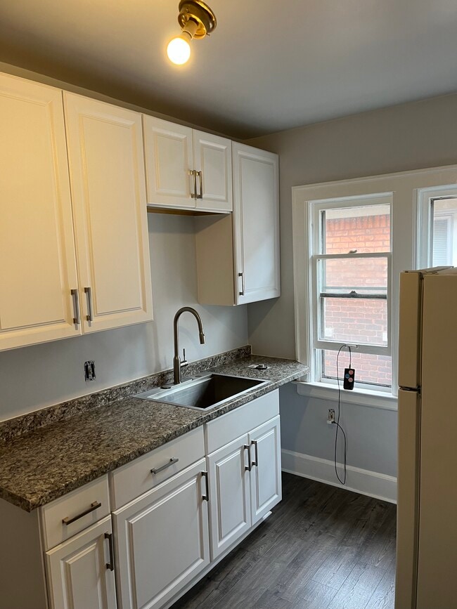 914 Beaconsfield Ave, Unit 4 in Grosse Pointe Park, MI - Building Photo - Building Photo