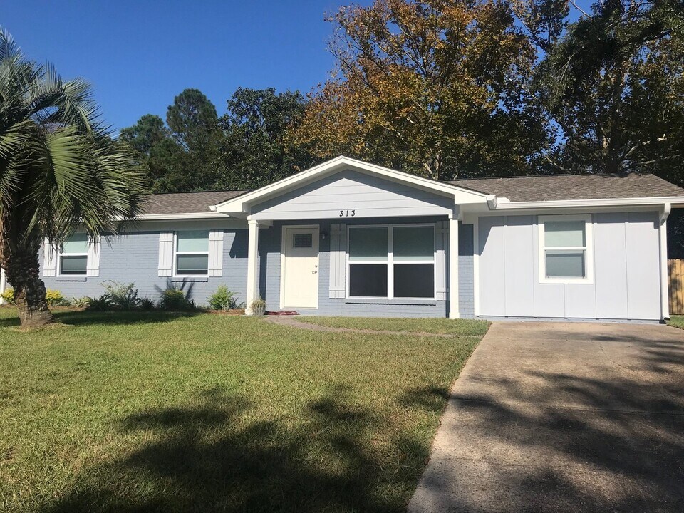 313 Sheppard Dr in Ocean Springs, MS - Building Photo