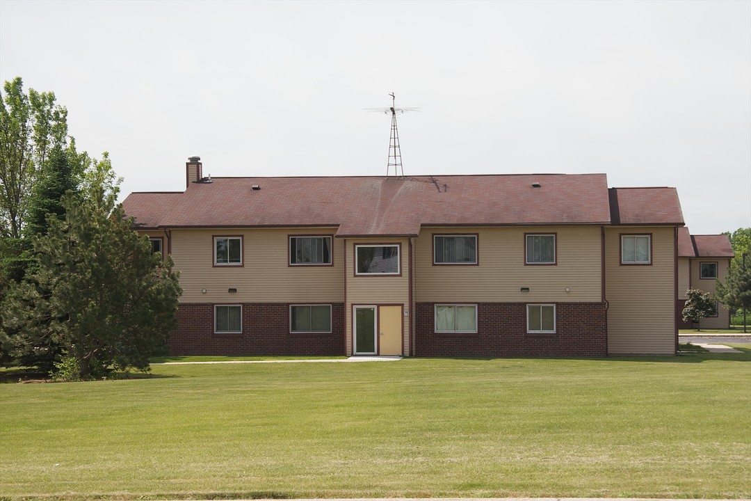 FAIRVIEW CROSSING APARTMENTS in Plymouth, WI - Building Photo