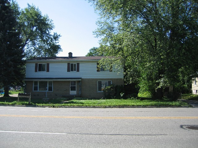 2288 E Hemphill Rd in Burton, MI - Foto de edificio - Building Photo