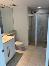 950 Brickell Bay Dr, Unit 2214 in Miami, FL - Building Photo - Building Photo