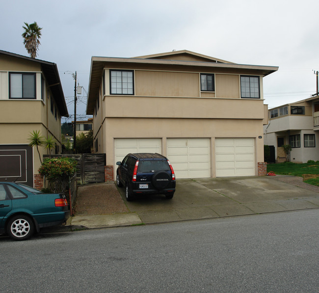 517 Serra Dr in South San Francisco, CA - Building Photo - Building Photo