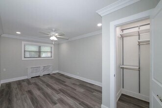621 Tulip Ave in Stewart Manor, NY - Building Photo - Building Photo