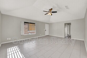 6611 Silverstream Ave in Las Vegas, NV - Building Photo - Building Photo