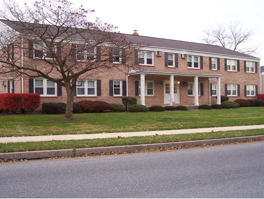 Londonderry Apartments in Palmyra, PA - Building Photo