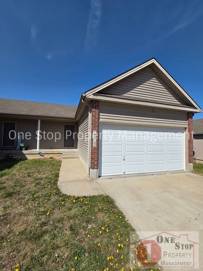 property at 1914 S Arrowhead Ct