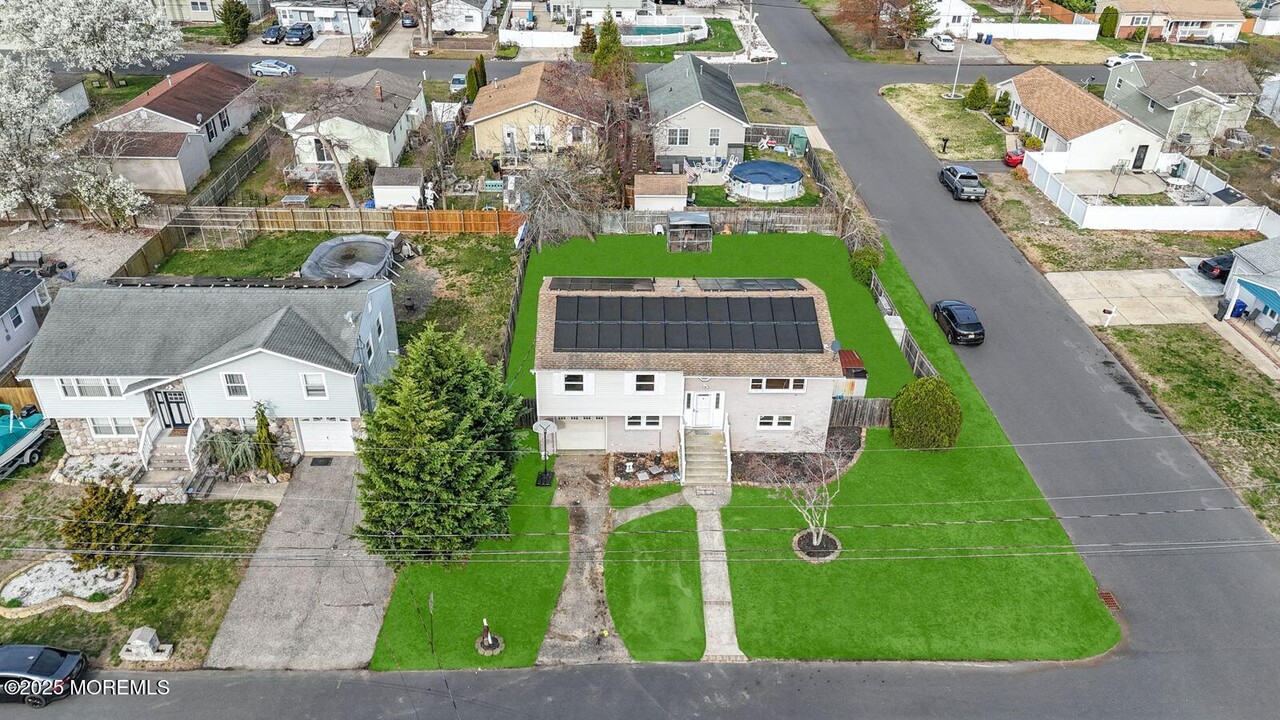 546 George Rd in Toms River, NJ - Building Photo