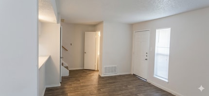 1907 Hearthstone Dr, Unit C in Austin, TX - Building Photo - Building Photo