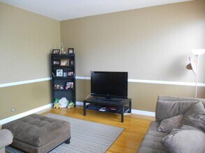 1537 N Fairfield Ave, Unit 2 in Chicago, IL - Building Photo - Building Photo
