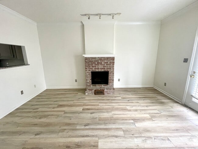 property at 624 E New York St