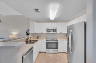 10 Aragon Ave, Unit 1502 in Coral Gables, FL - Building Photo - Building Photo