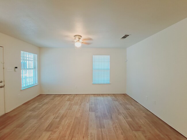 1500-1502 E Mulkey St in Fort Worth, TX - Foto de edificio - Building Photo