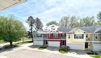 2004 63rd St in Windsor Heights, IA - Building Photo