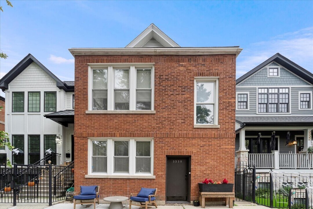 3339 N Hamilton Ave in Chicago, IL - Building Photo