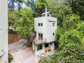 335 Eureka Dr NE in Atlanta, GA - Building Photo - Building Photo