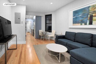 323 E 93rd St in New York, NY - Building Photo - Building Photo