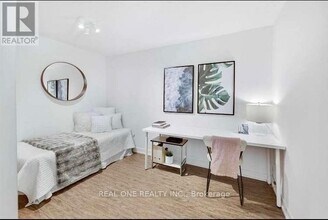 29 Singer Ct in Toronto, ON - Building Photo - Building Photo