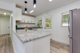 2636 Sandtown Rd SW in Marietta, GA - Foto de edificio - Building Photo