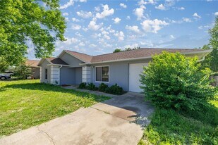 15121 SW 35th Avenue Rd in Ocala, FL - Building Photo