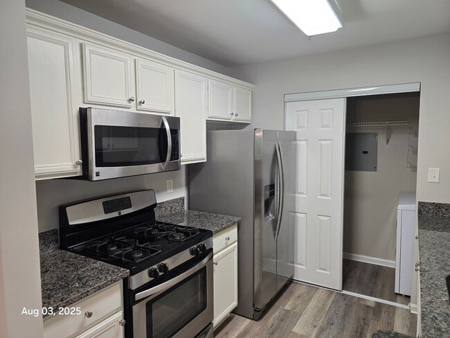 8095 Lacy Dr in Manassas, VA - Building Photo - Building Photo