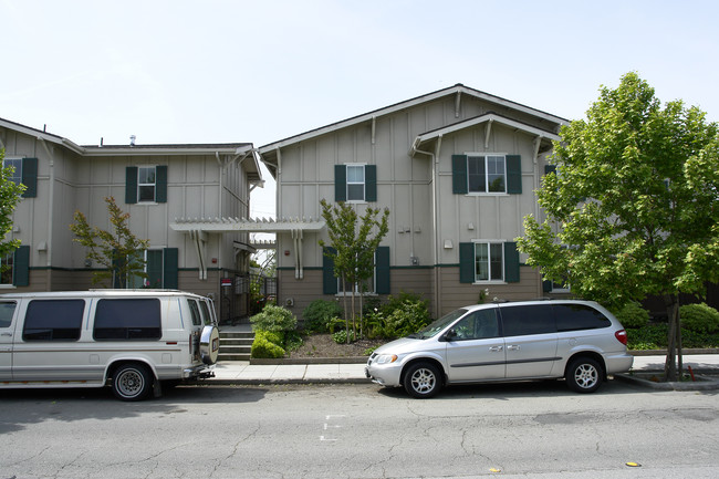 3426 Rolison Rd in Redwood City, CA - Building Photo - Building Photo