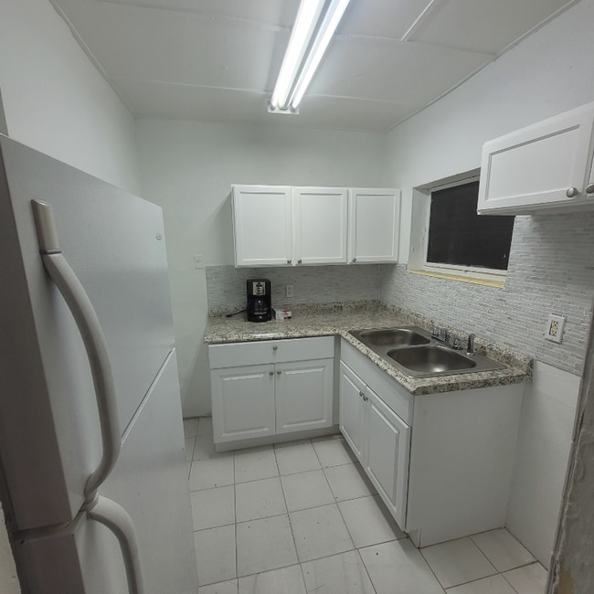 1068 NW 31st St in Miami, FL - Foto de edificio - Building Photo