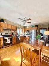 121 Lowell St, Unit 2 in Somerville, MA - Building Photo - Building Photo