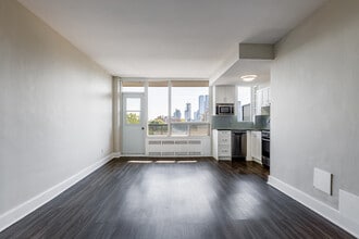 70 Spadina Road in Toronto, ON - Building Photo - Interior Photo